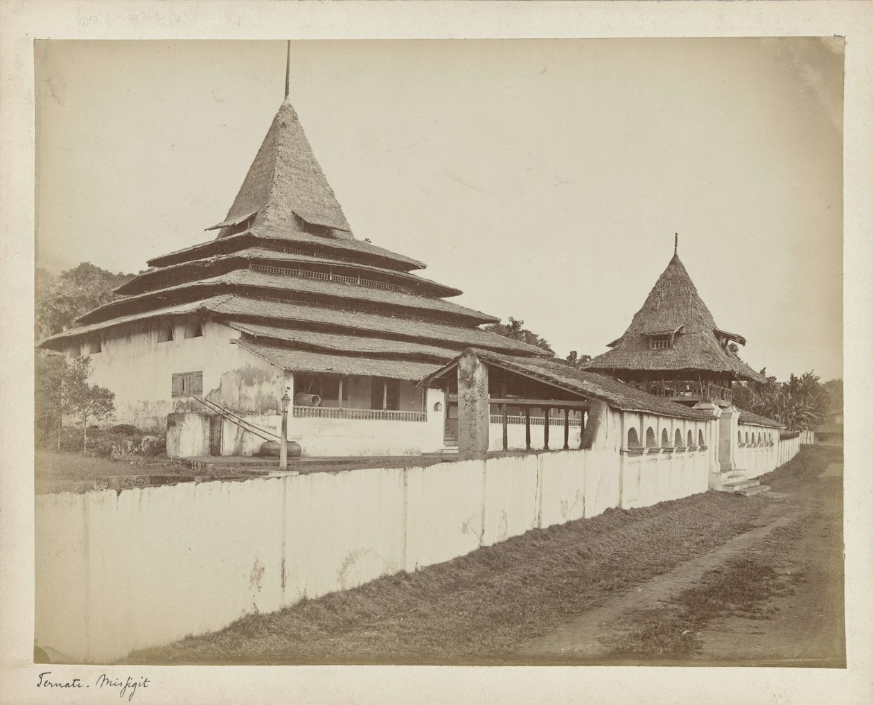 Ternate Camii Sultanı by Anonymous