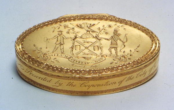 ಪ್ರೆಸೆಂಟೇಶನ್ ಬಾಕ್ಸ್, ನ್ಯೂಯಾರ್ಕ್ ಸಿಟಿಯಿಂದ, c.1779 (ಚಿನ್ನ) turk by American School
