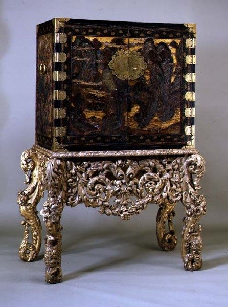 Yaldızlı ahşap ayaklı dolap, c.1680 (dolap) by Dutch School