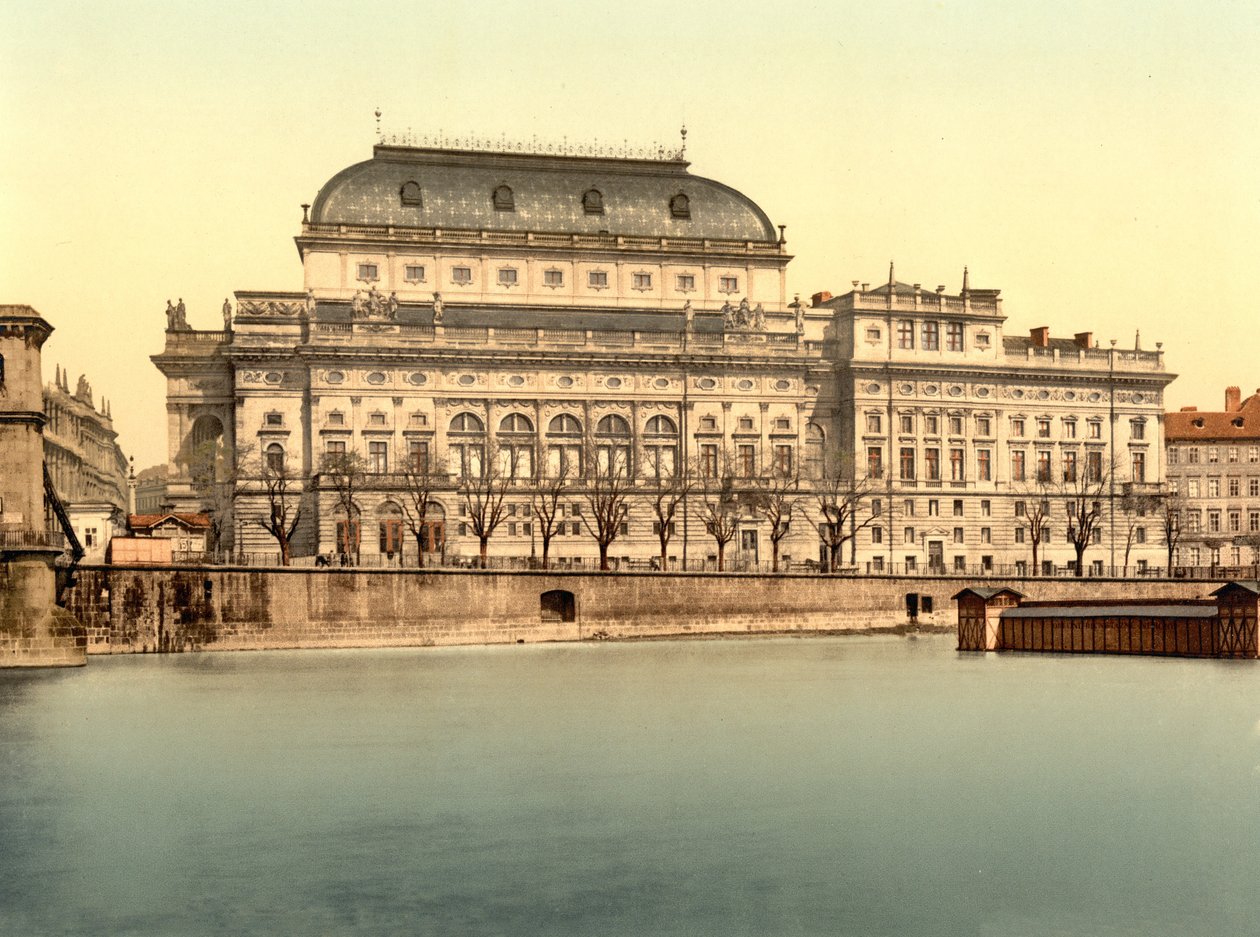Prag'daki Ulusal Tiyatro, pub. c.1890 - 1900 (krolitograf) by English Photographer