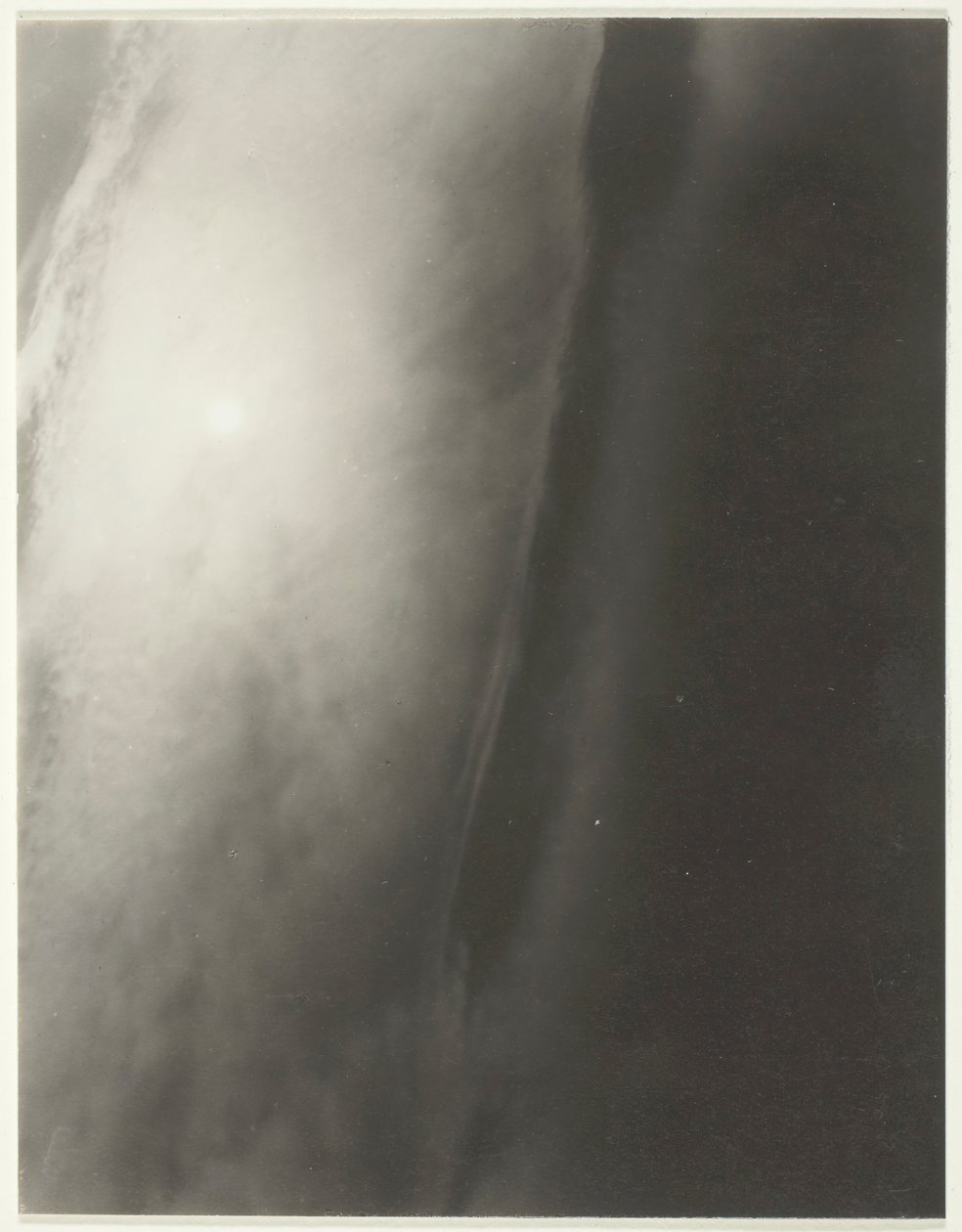 Eşdeğer, 1931. by Alfred Stieglitz