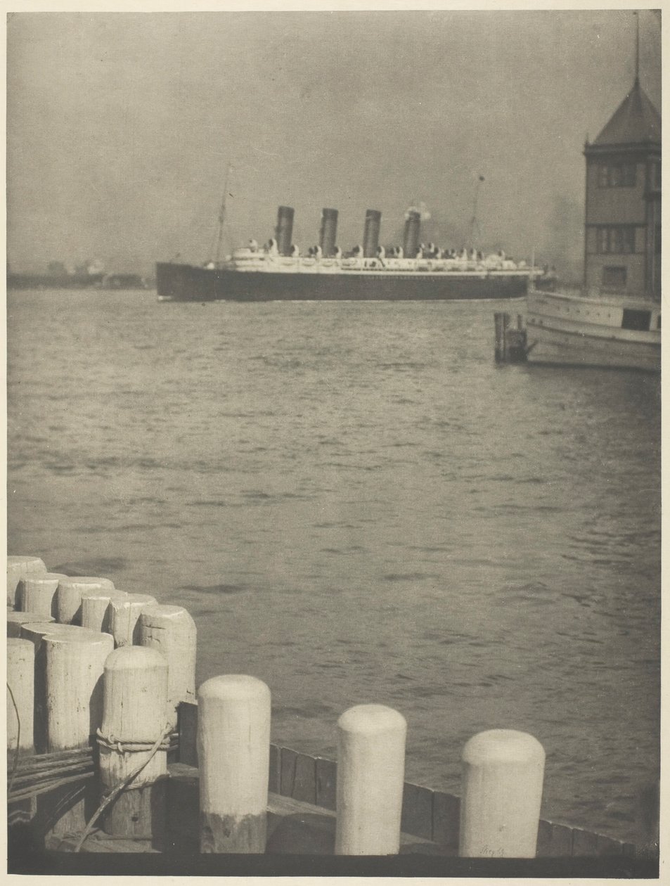 Dışa Bağlı, Mauretania, 1910. by Alfred Stieglitz