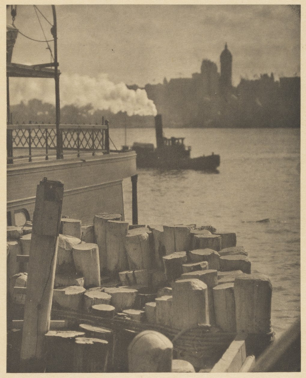 Nehrin Ötesindeki Şehir by Alfred Stieglitz