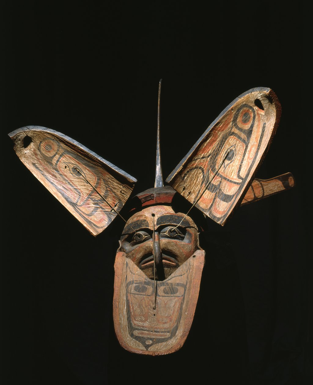 Kwakiutl dönüşüm maskesi (çok renkli ahşap) by American School