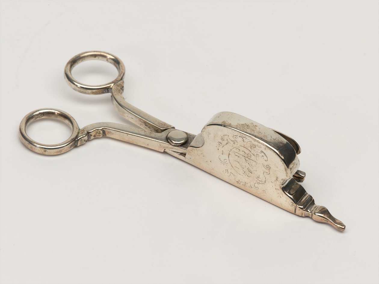 Mum söndürücü, Ordnance Kurulu, c.1696 (snuffer) by Anthony Nelme