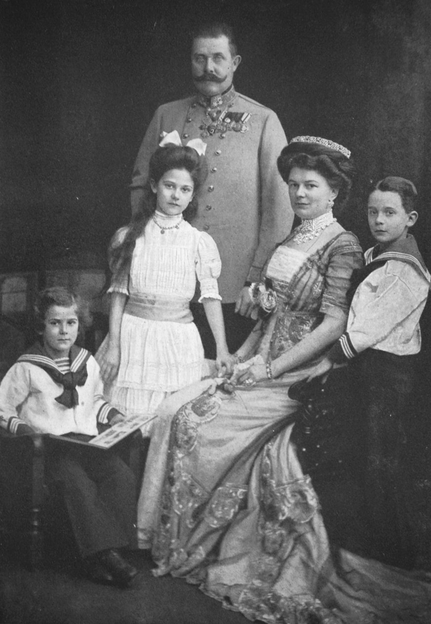 Avusturya Arşidükü Francis Ferdinand ve ailesi by Austrian Photographer
