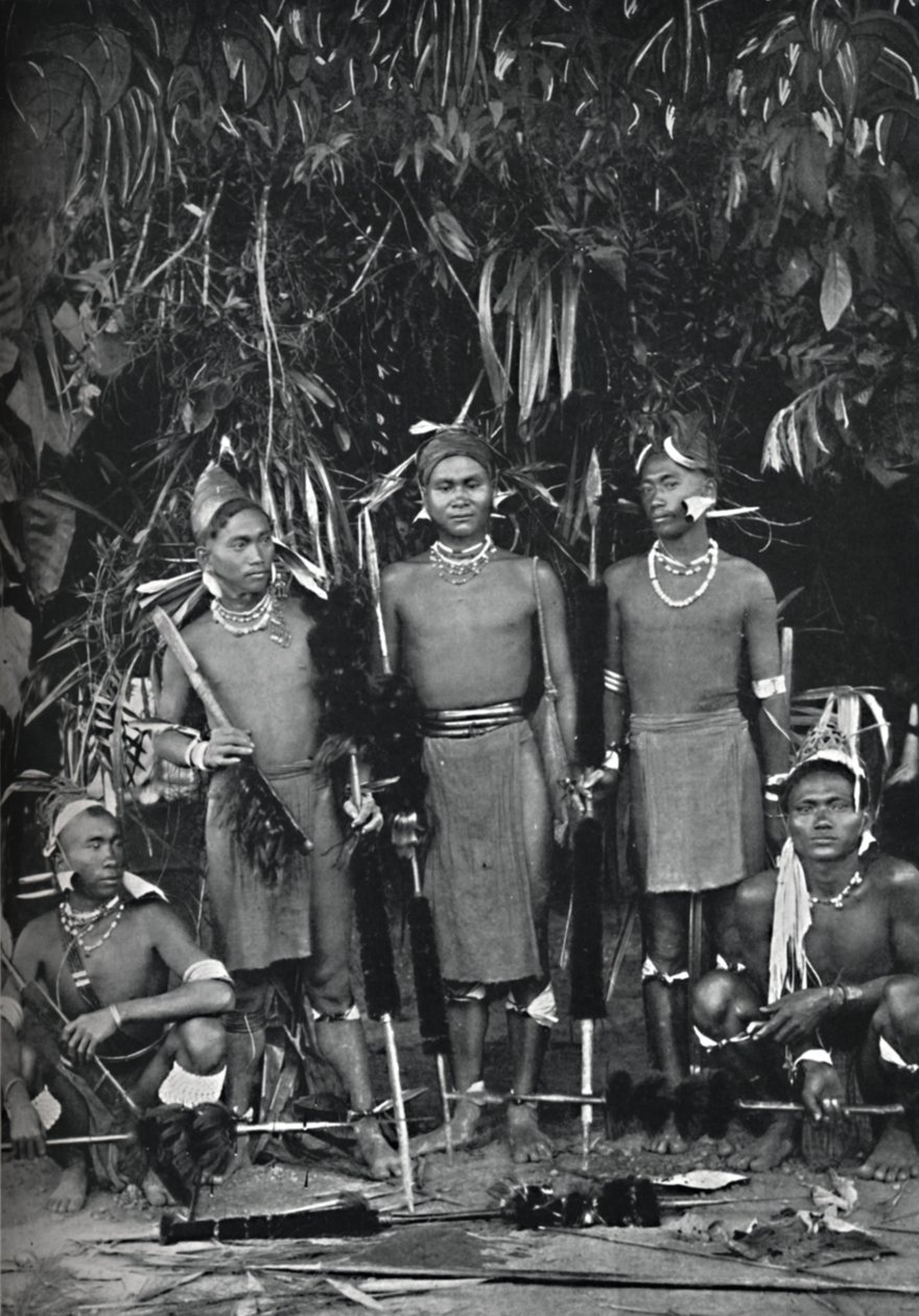 Tam elbiseli Angami Nagas, 1902 by Bourne and Shepherd