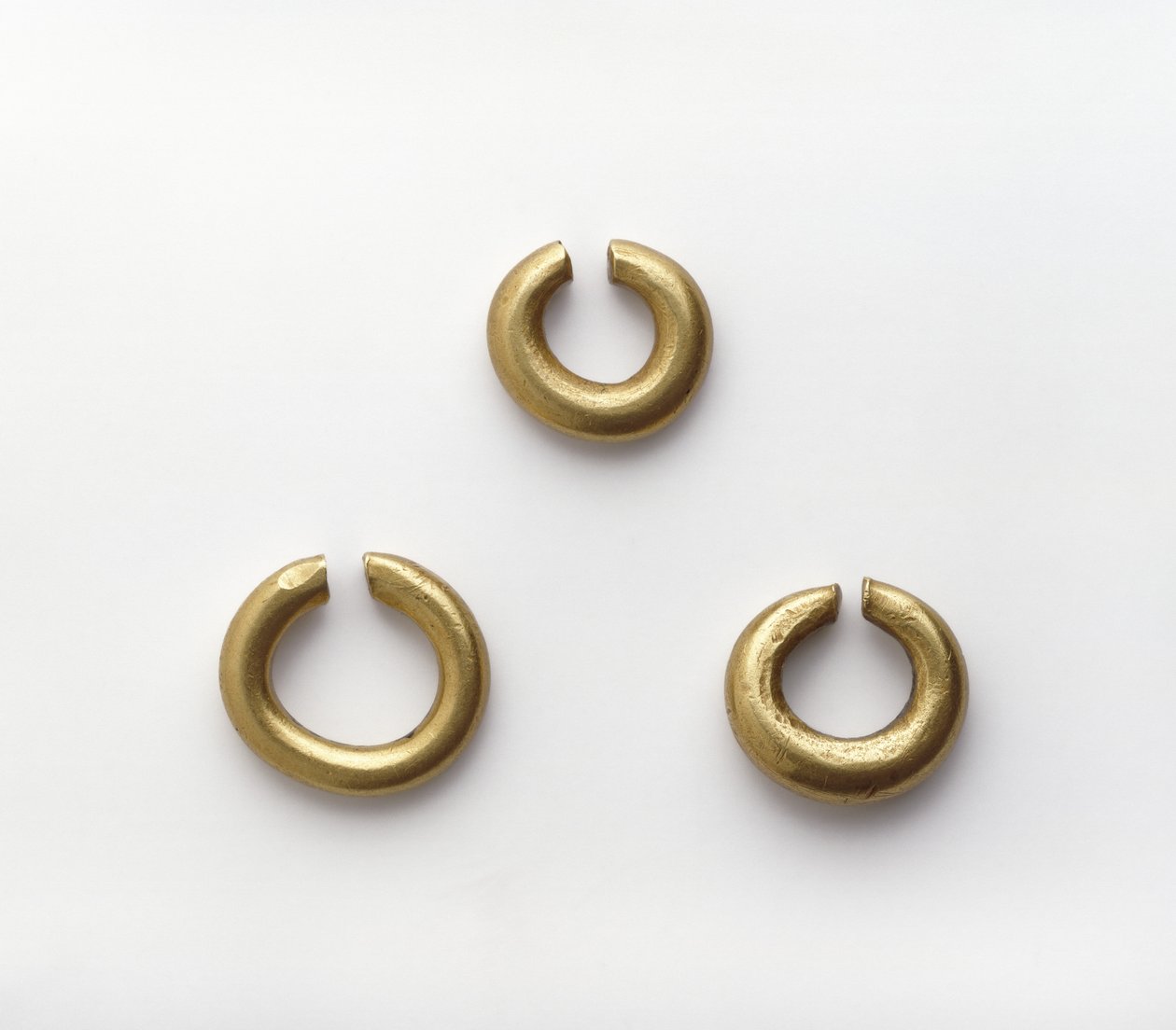 Altın beşgen yüzükler (altın) by British Late Bronze Age