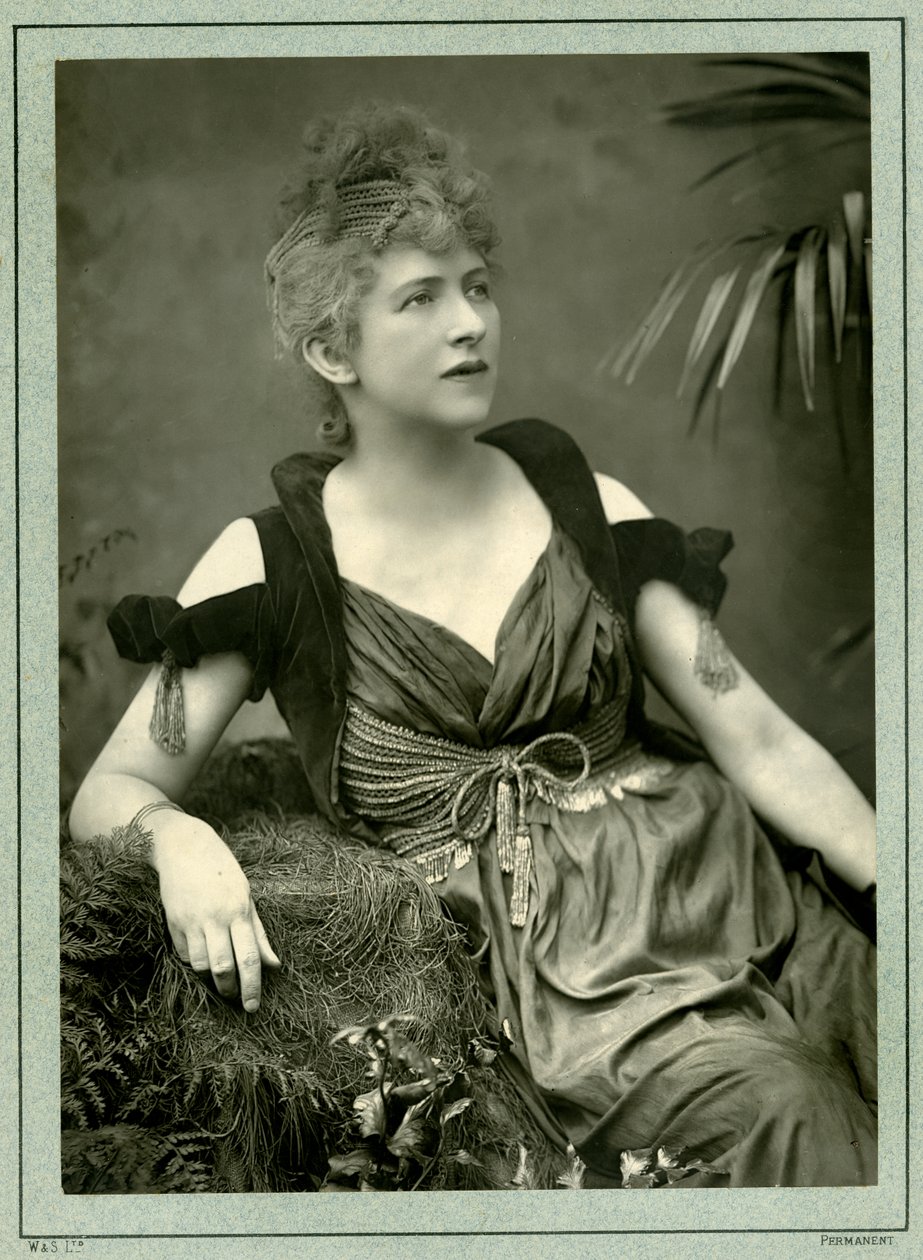 Bayan Bernard Beere by British Photographer