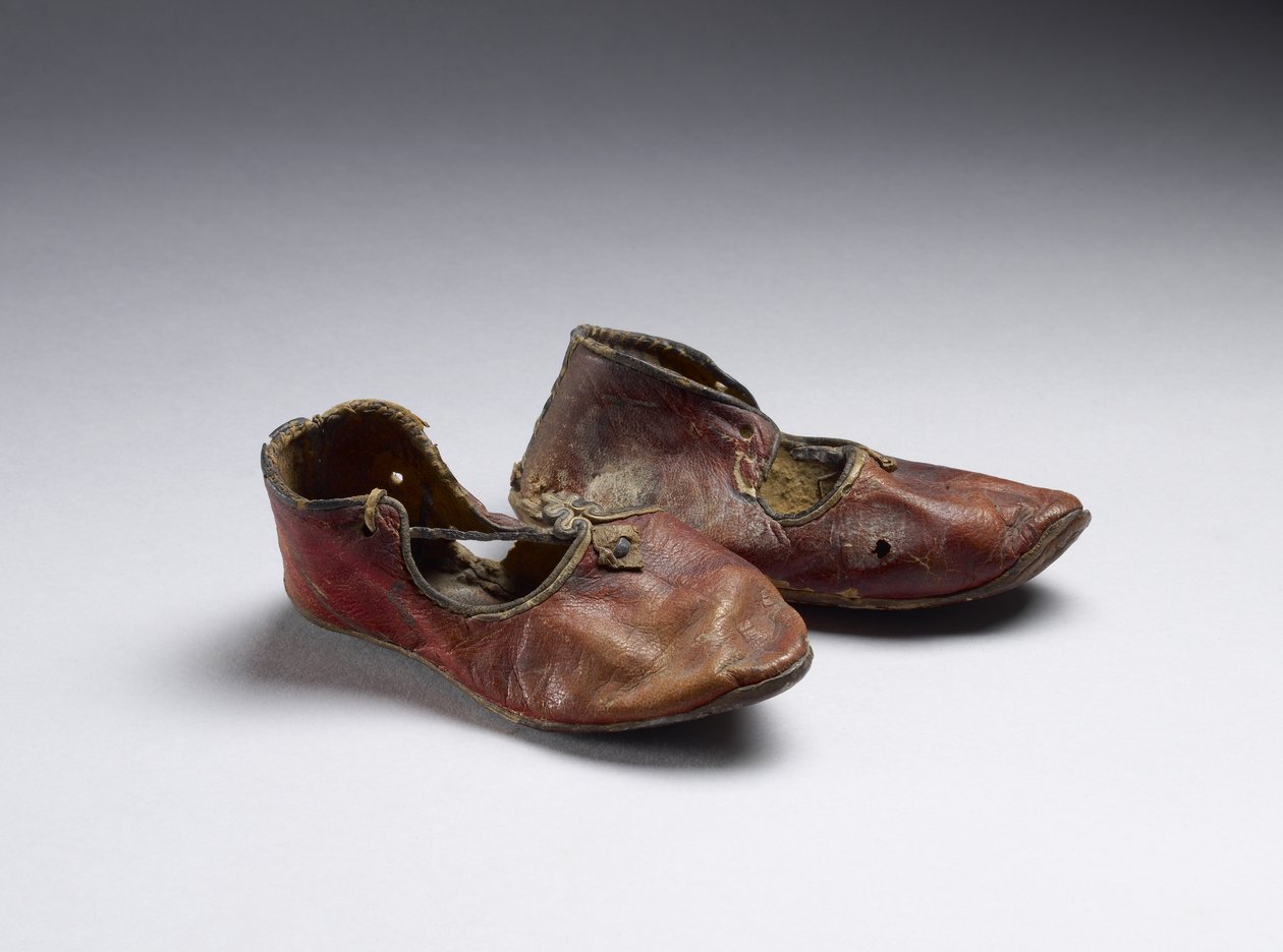 Bir çift çocuk ayakkabısı (deri) by Byzantine Period, Egyptian