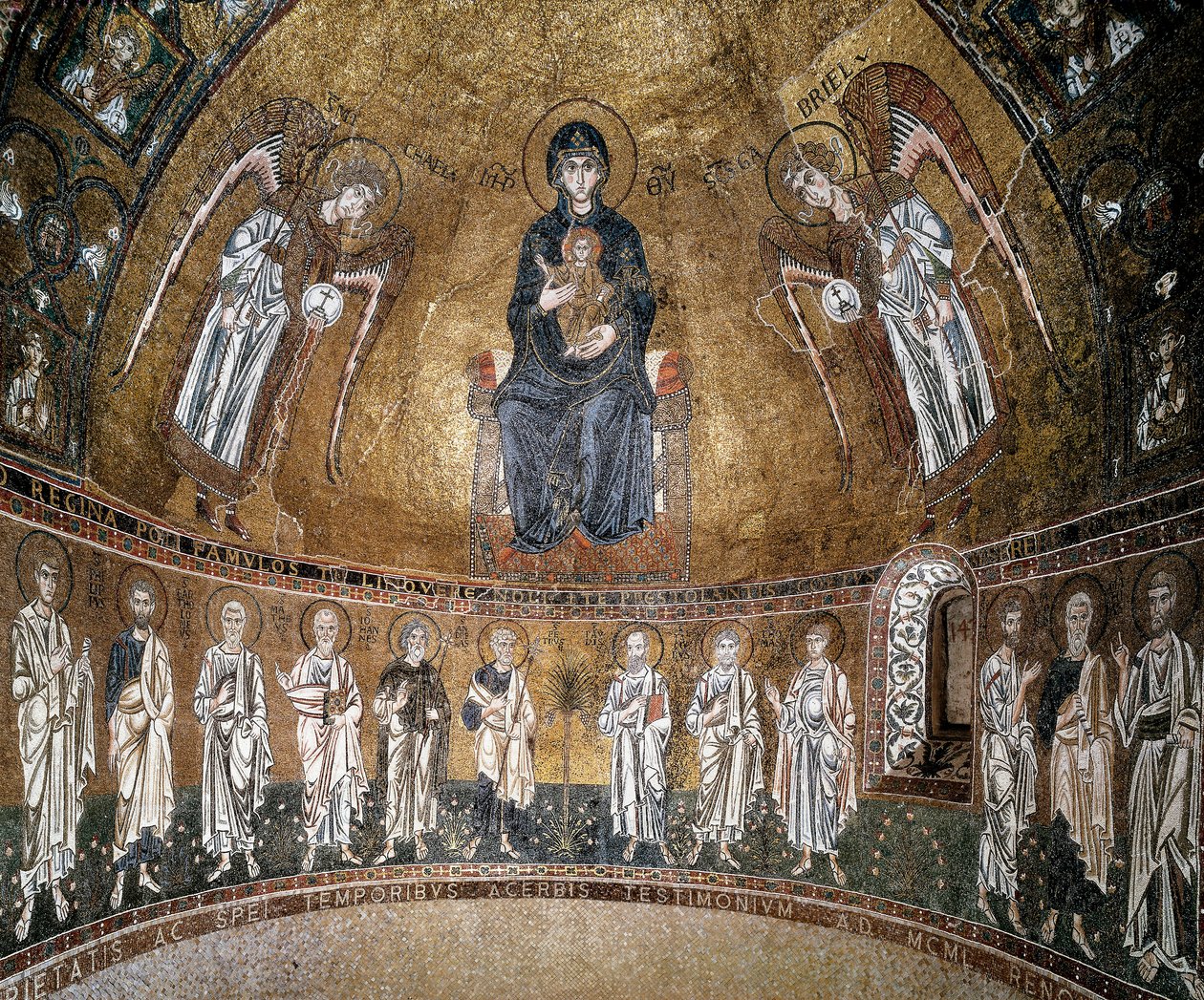 Başmelekler ve havarilerle enthroned Virgin (mozaik) by Byzantine School