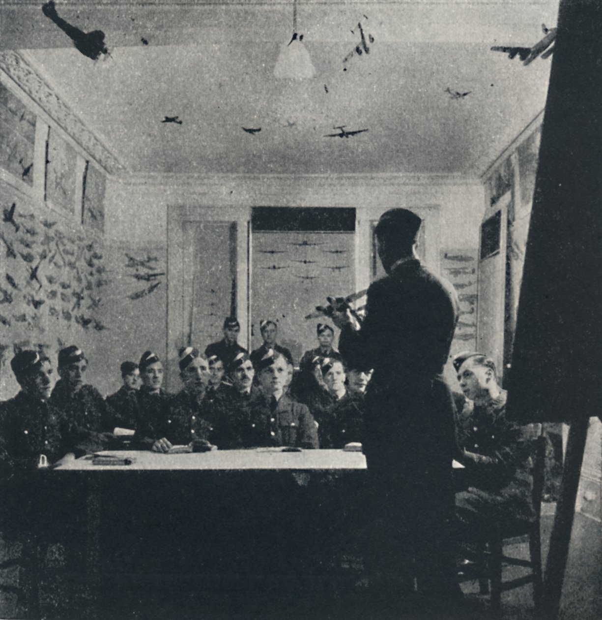 Eğitimin temeli: uçak tanımlama, 1941 by Cecil Beaton