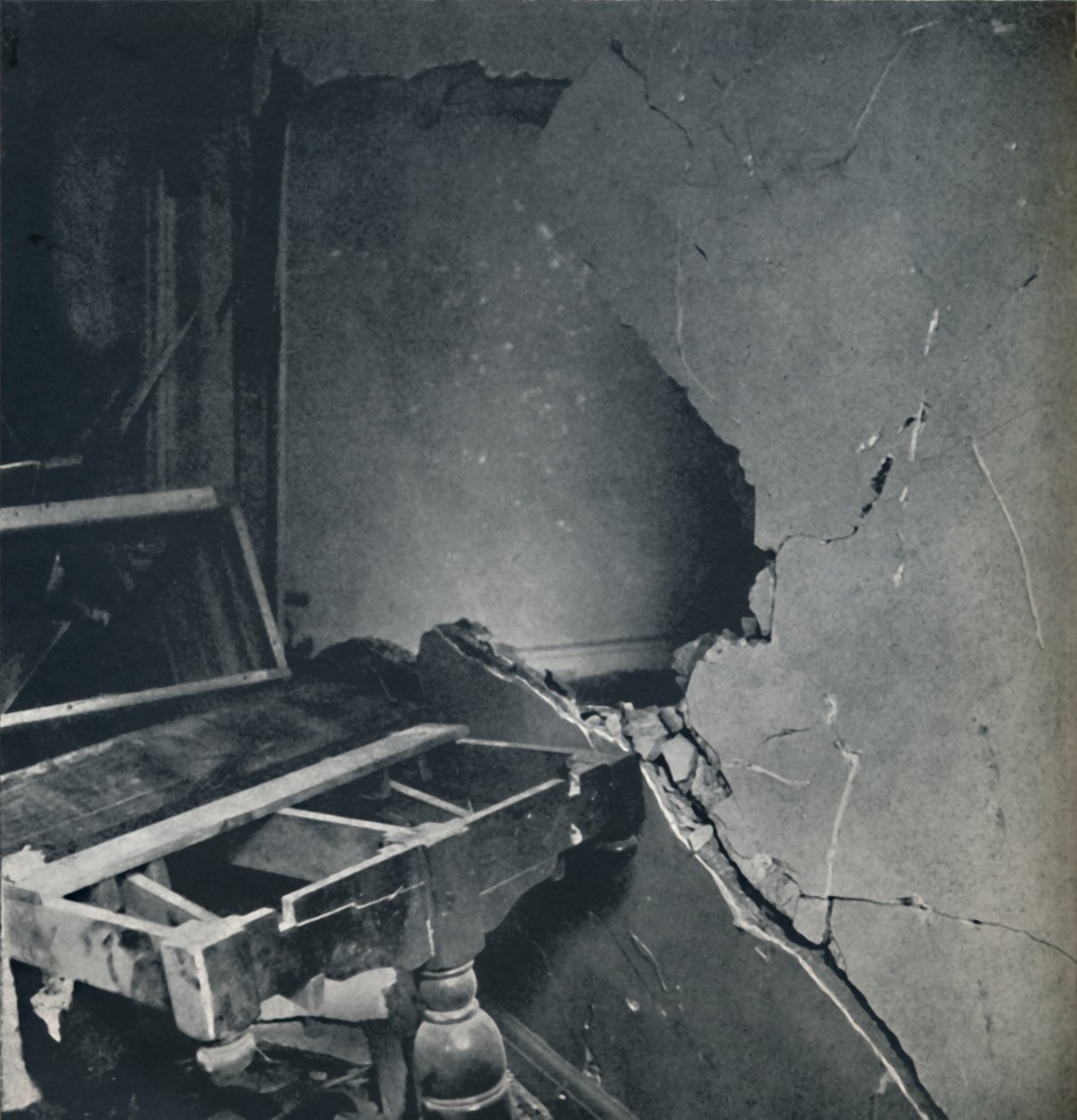 Toz çöküyor, 1941 by Cecil Beaton
