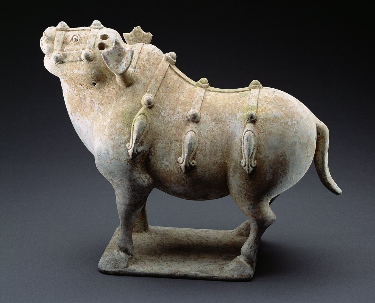 Boğa, Savaşan Devletler dönemi, MÖ 1027-220 (toprak çömlek) by Chinese School