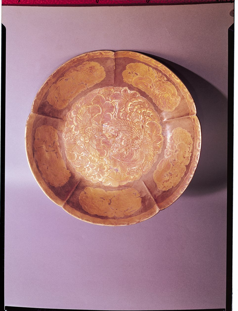 Gravür çanak, Tang hanedanı (618-907) (altın ve gümüş) by Chinese School