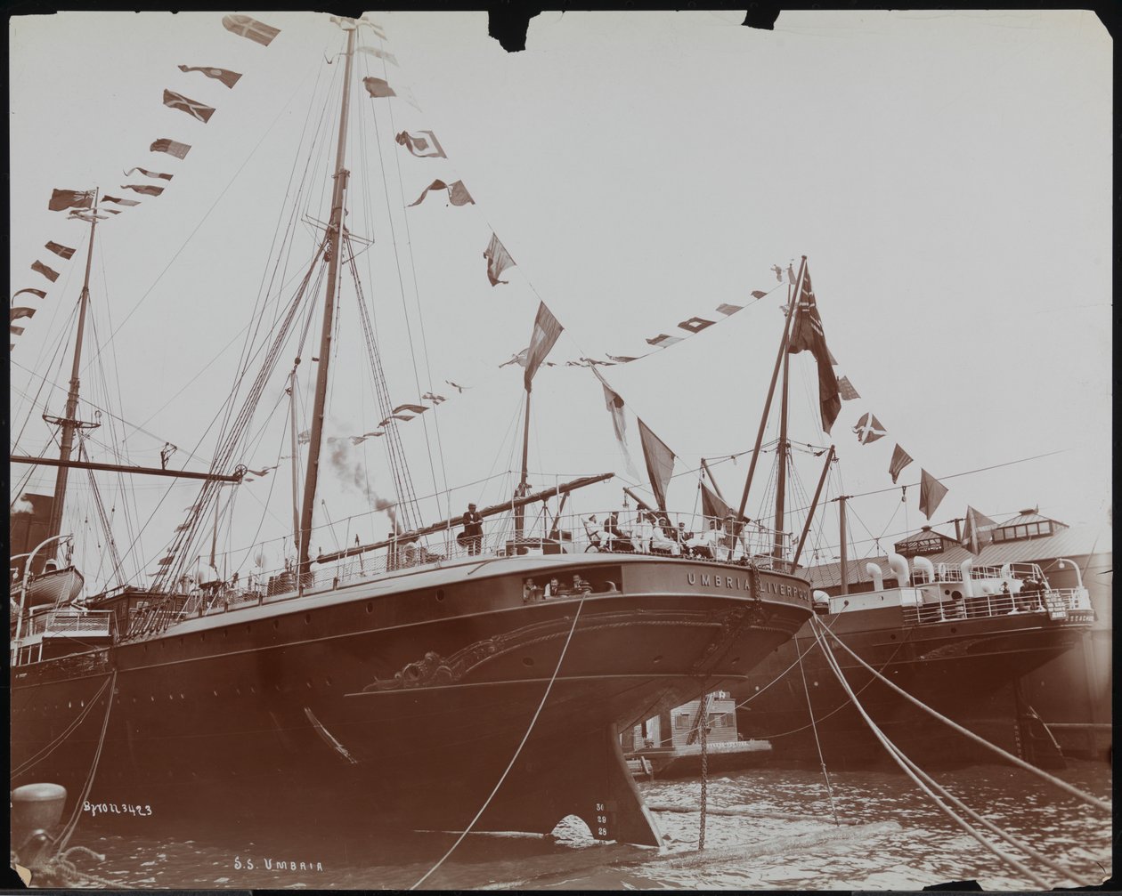 Rıhtımda S.S. "Umbria", 1897 dolayları (s/b fotoğraf) by Company Byron