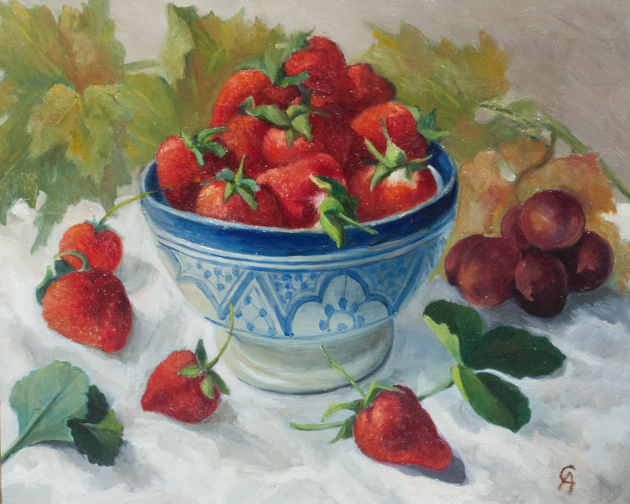 Mavi bir kapta çilek by Cristiana Angelini