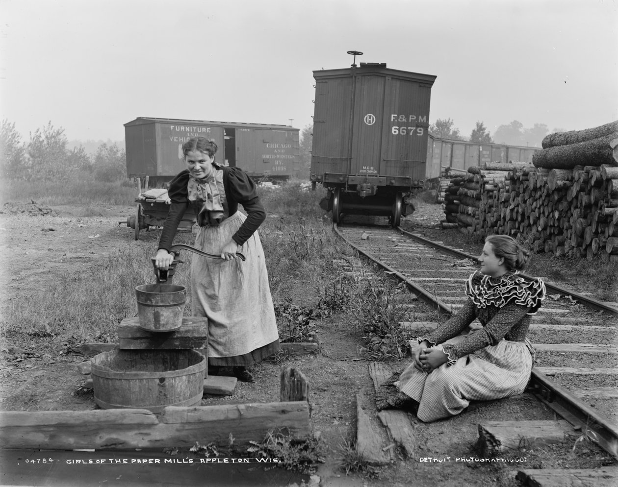 Kağıt fabrikalarının kızları, Appleton, Wisconsin, c.1880-99 by Detroit Publishing Co.