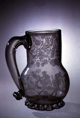Üfleme ve elmas nokta oyulmuş tankard (cam) by Dutch School