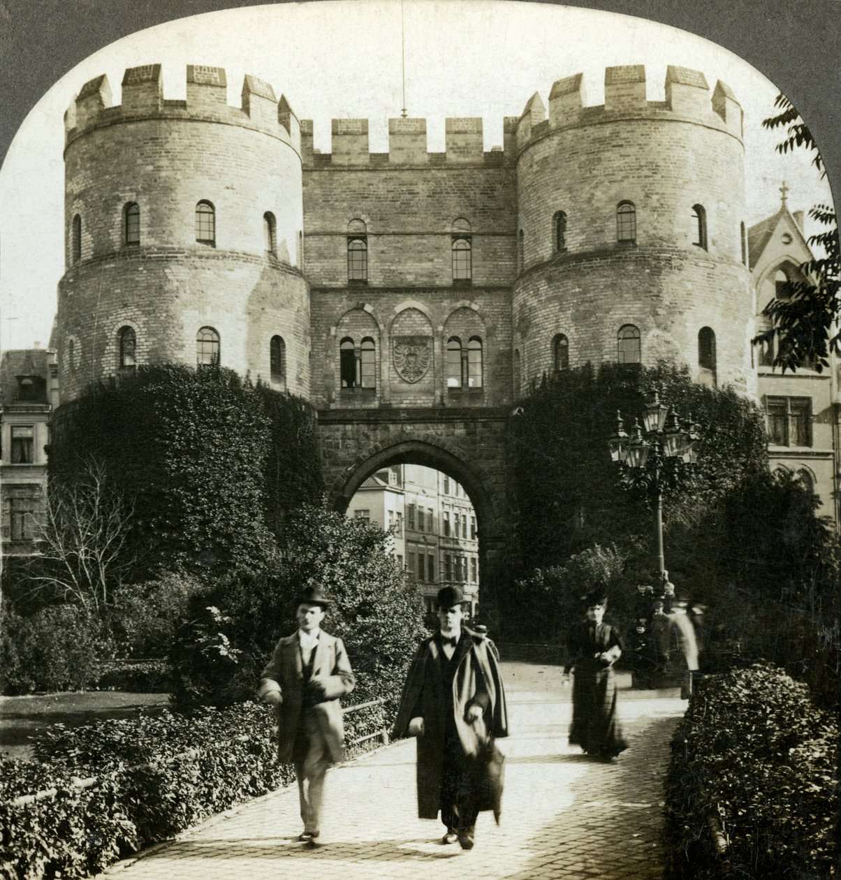 Roma şehir kapıları, Köln, Almanya. by E. W. Kelley