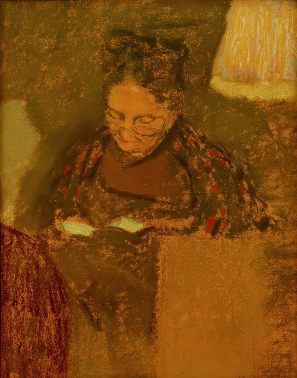 Madam Vuillard bir lambanın ışığında okuyor by Edouard Vuillard