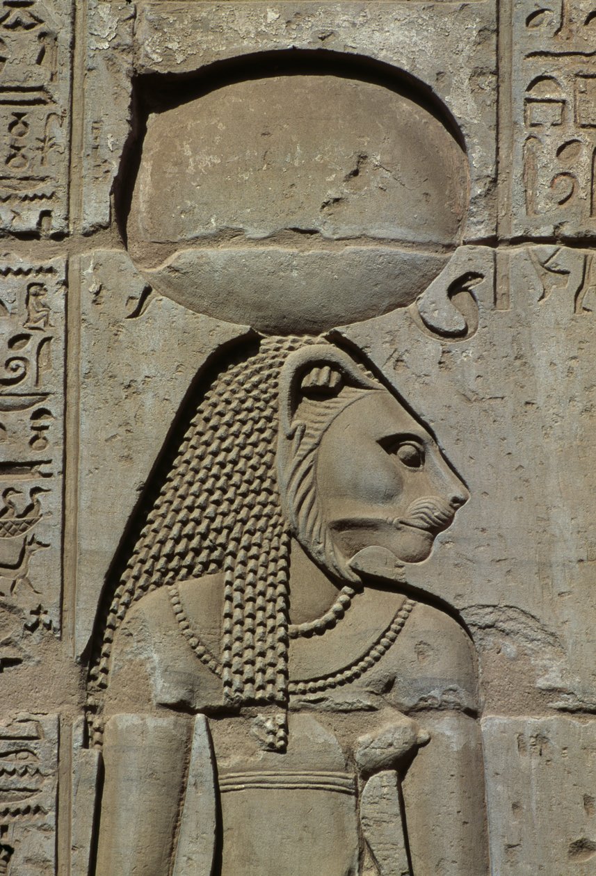 Bir kabartma detayı, Bastet taşı by Egyptian
