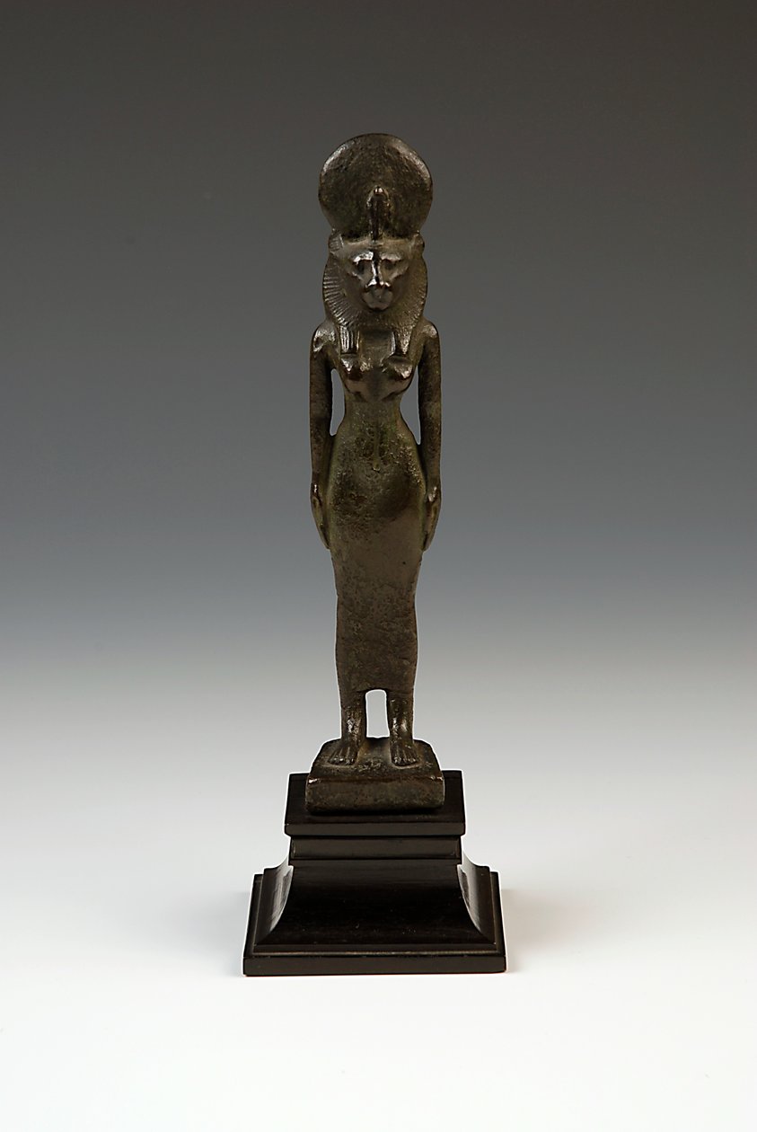 Sekhmet figürü (bronz ve ahşap) by Egyptian