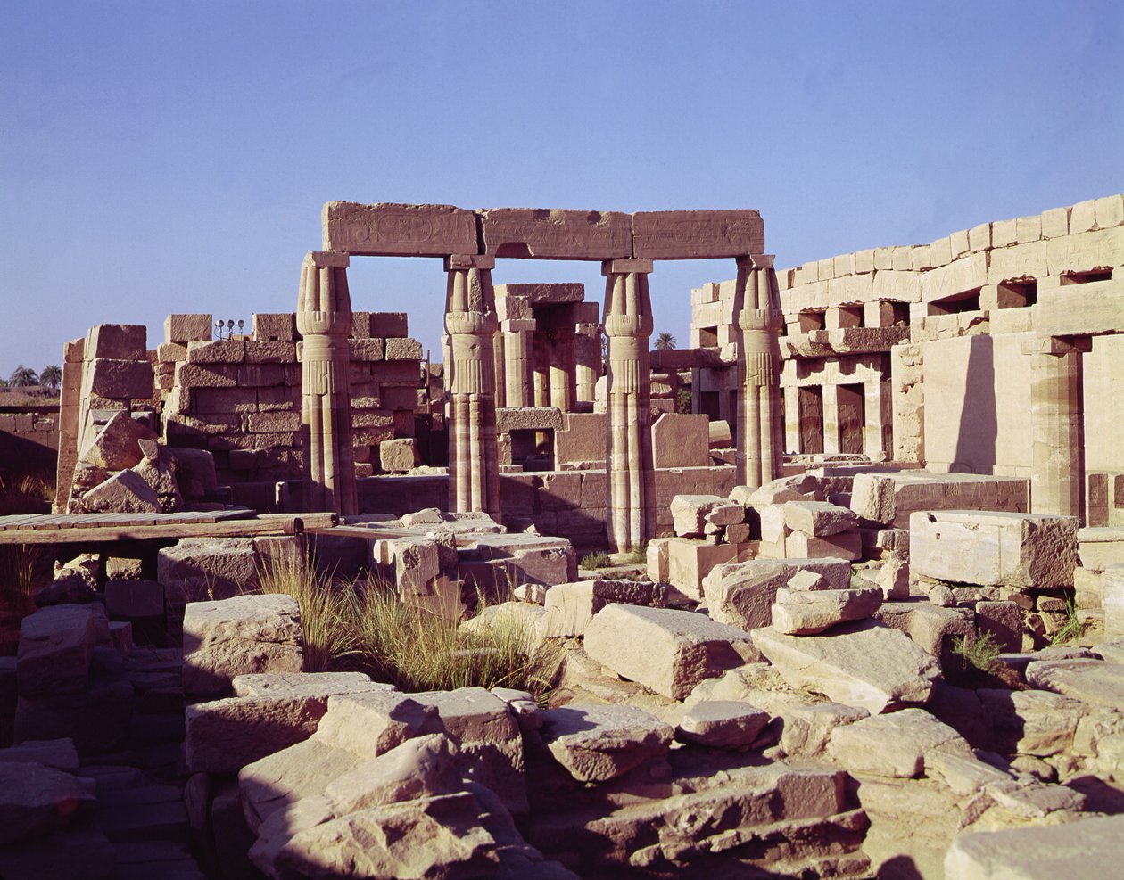 Küçük Tuthmosis Tapınağı III by Egyptian 18th Dynasty