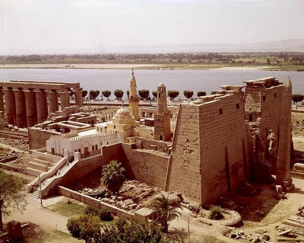 Tapınağın havadan görünümü by Egyptian 19th Dynasty