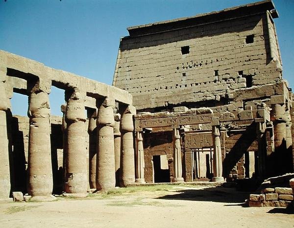 Peristil Kortu by Egyptian 19th Dynasty