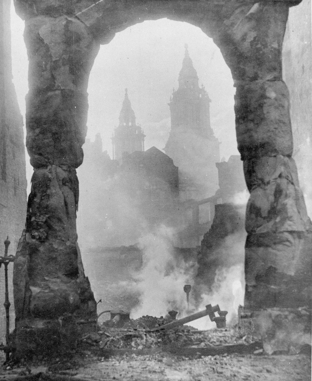 hırpalanmış Berlin by English Photographer