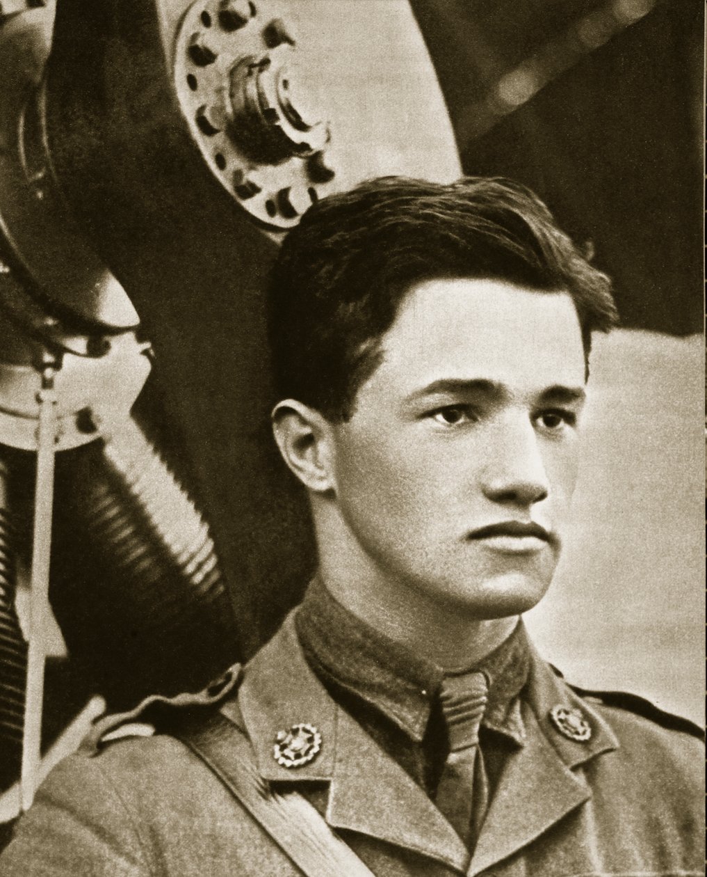 Dövüş yıldızı olan çocuk (fotogravür) by English Photographer