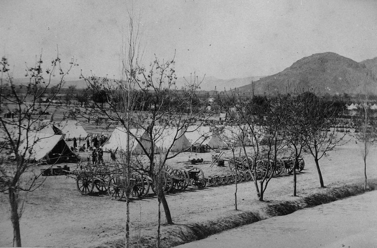 İkinci İngiliz-Afgan Savaşı sırasında askeri kamp, 1878-80 by English Photographer