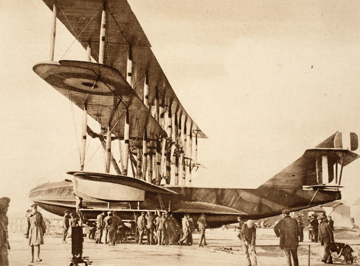 Bir uçağın yandan görünüşü, 1914-19 by English Photographer