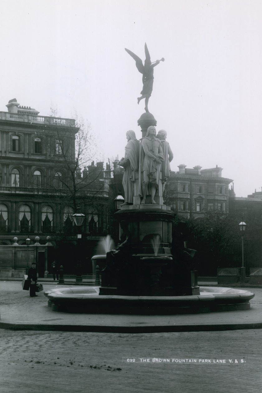 Kahverengi Çeşme, Park Lane, Londra by English Photographer