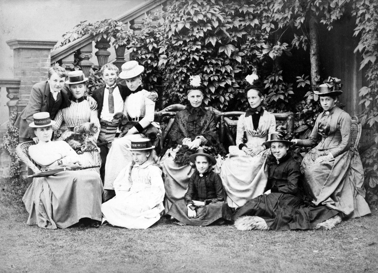 Viktorya Dönemi Grup Portresi, c.1890 by English Photographer
