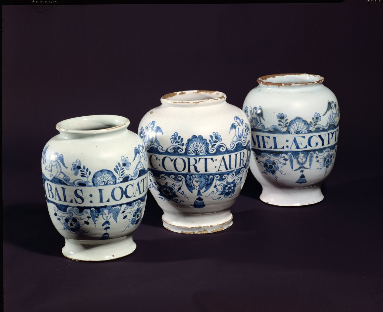 Eczacılar ilaç kavanozları, c.1740 (seramik) by English School