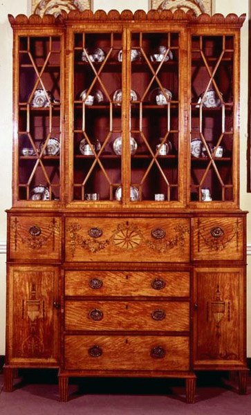 Sekreterlik kitaplık, c.1790 (saten ağacı figürlü) by English School