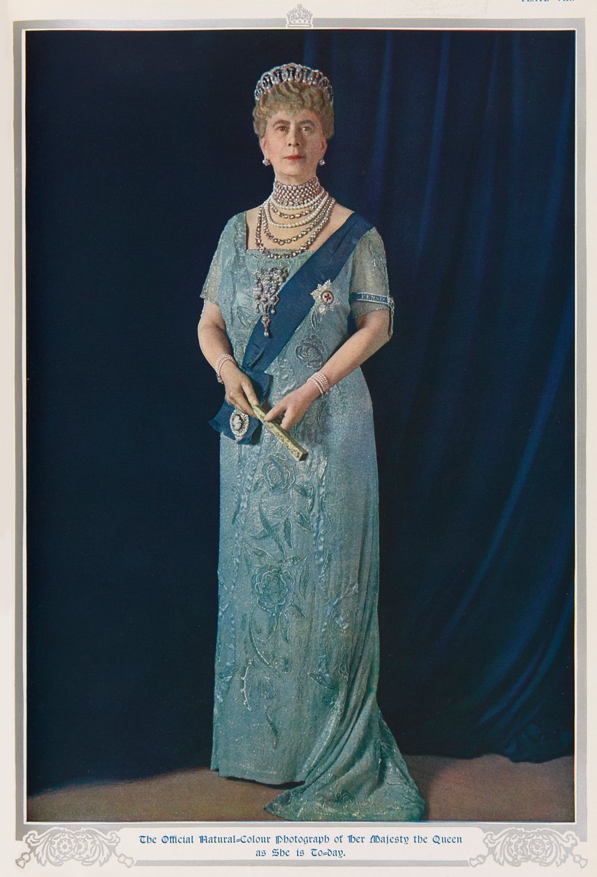 1935 yılında Kraliçe Mary by English Photographer