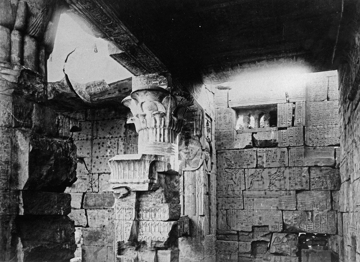 Hathor Tapınağı by English Photographer
