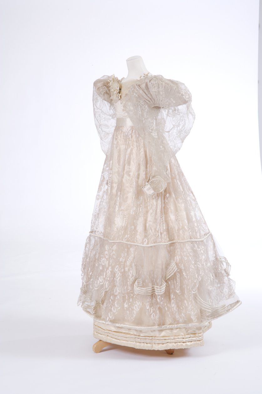 Abiye, 1829 (ipek ve makine dokuması tül) by English School