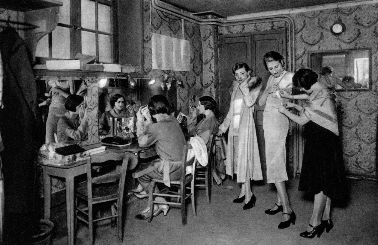 Harika bir terzide modeller, Paris, 1931 by Ernest Flammarion