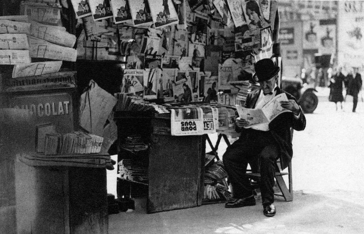 Gazete standı, Paris, 1931. by Ernest Flammarion