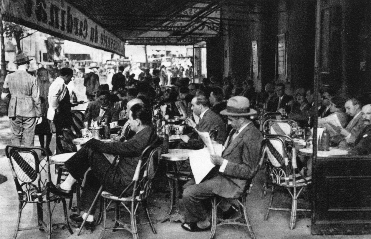 Bir kaldırım kafesindeki insanlar, Paris, 1931. by Ernest Flammarion