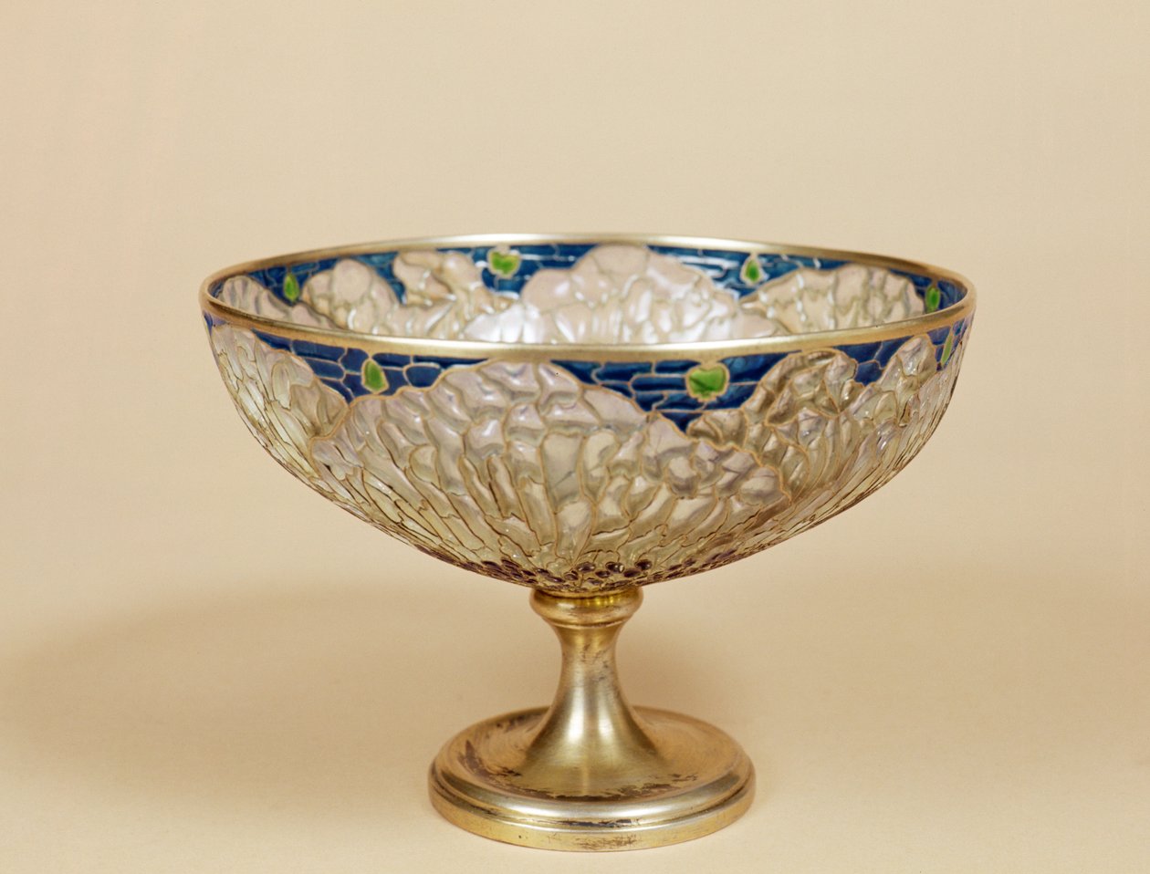 Plique-a-jour fincan, c.1900 (gümüş yaldızlı ve emaye) by Eugene Feuillatre