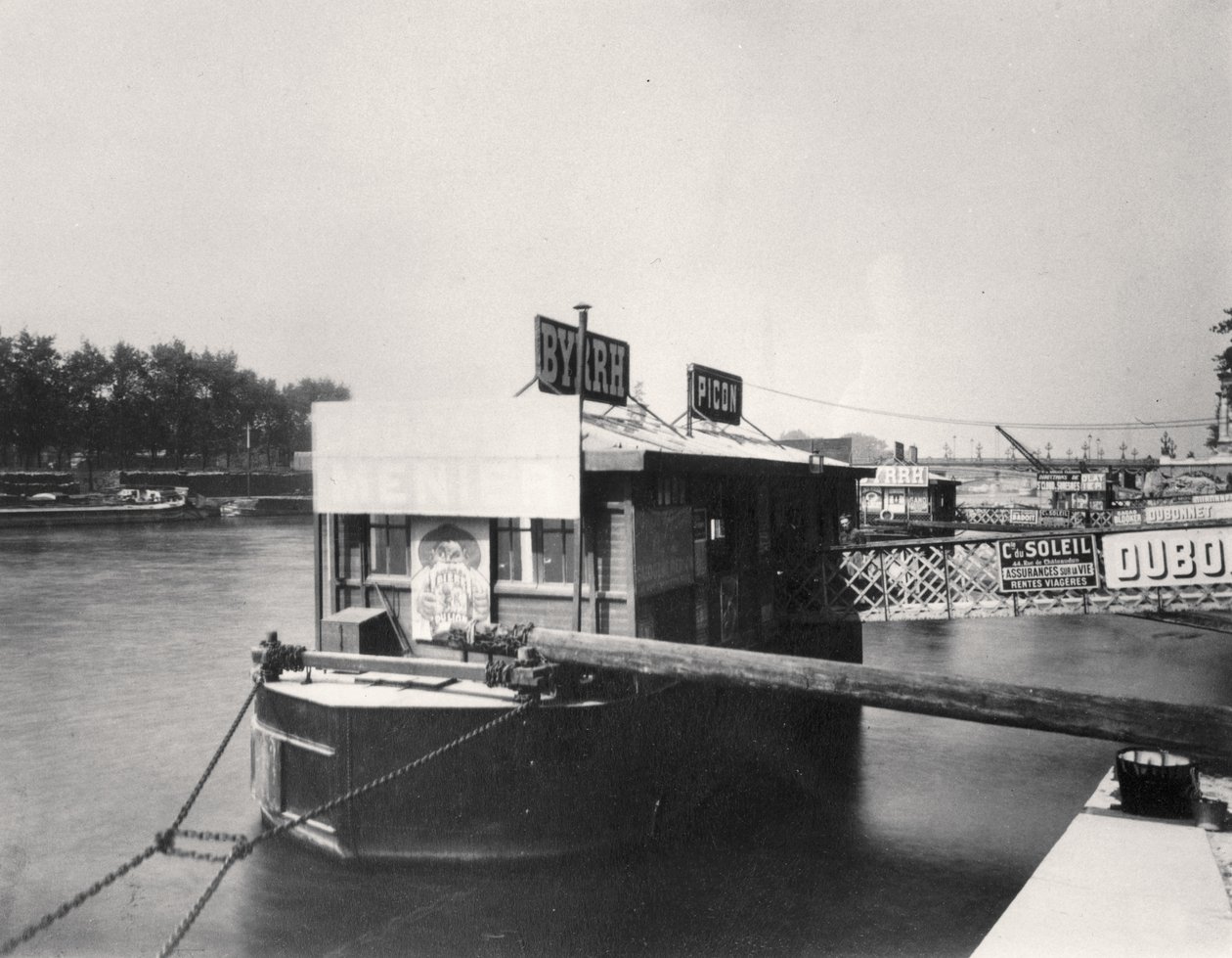 Sen Nehri üzerinde tekne by Eugène Atget