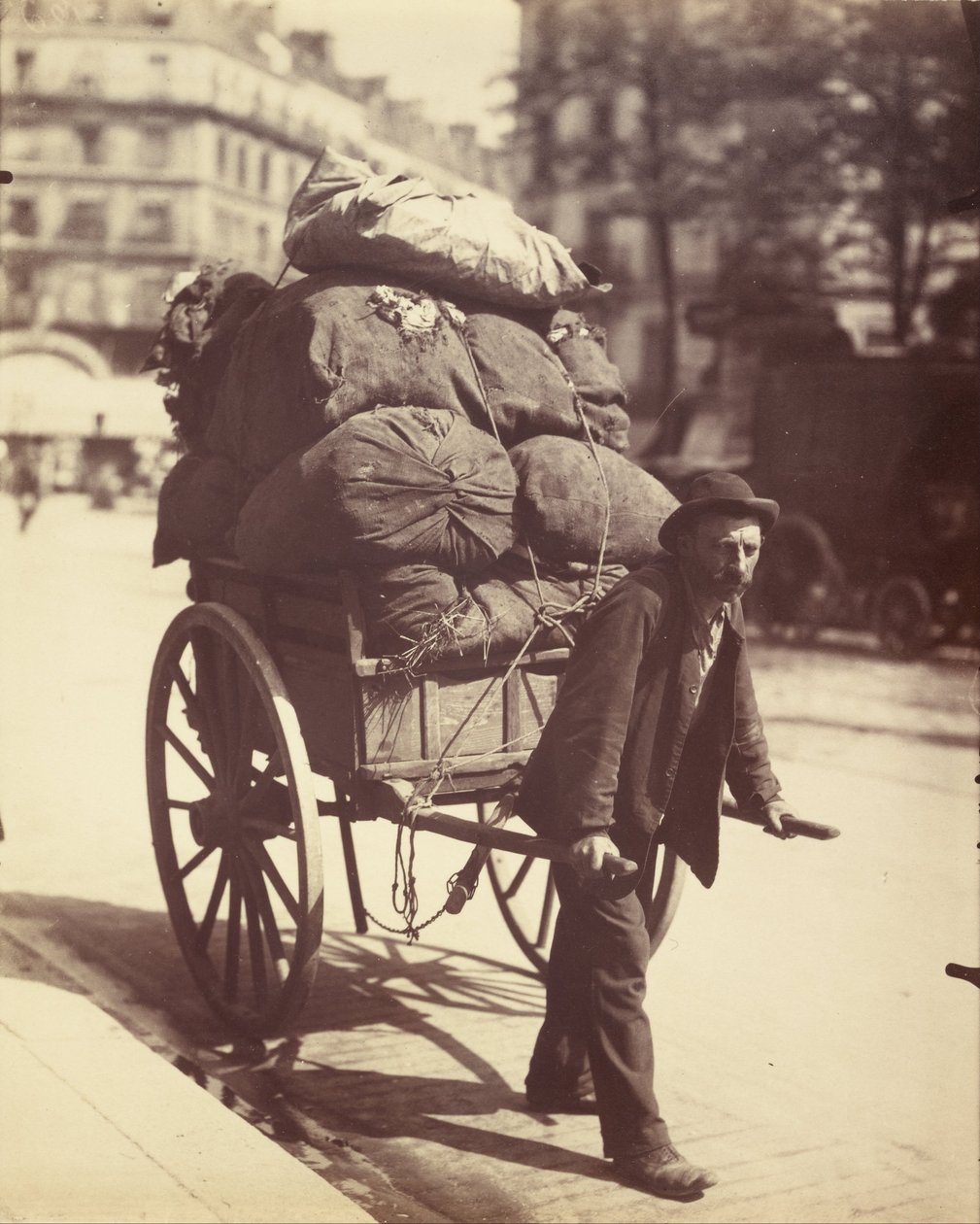 Şifonyer (Ragpicker) by Eugène Atget