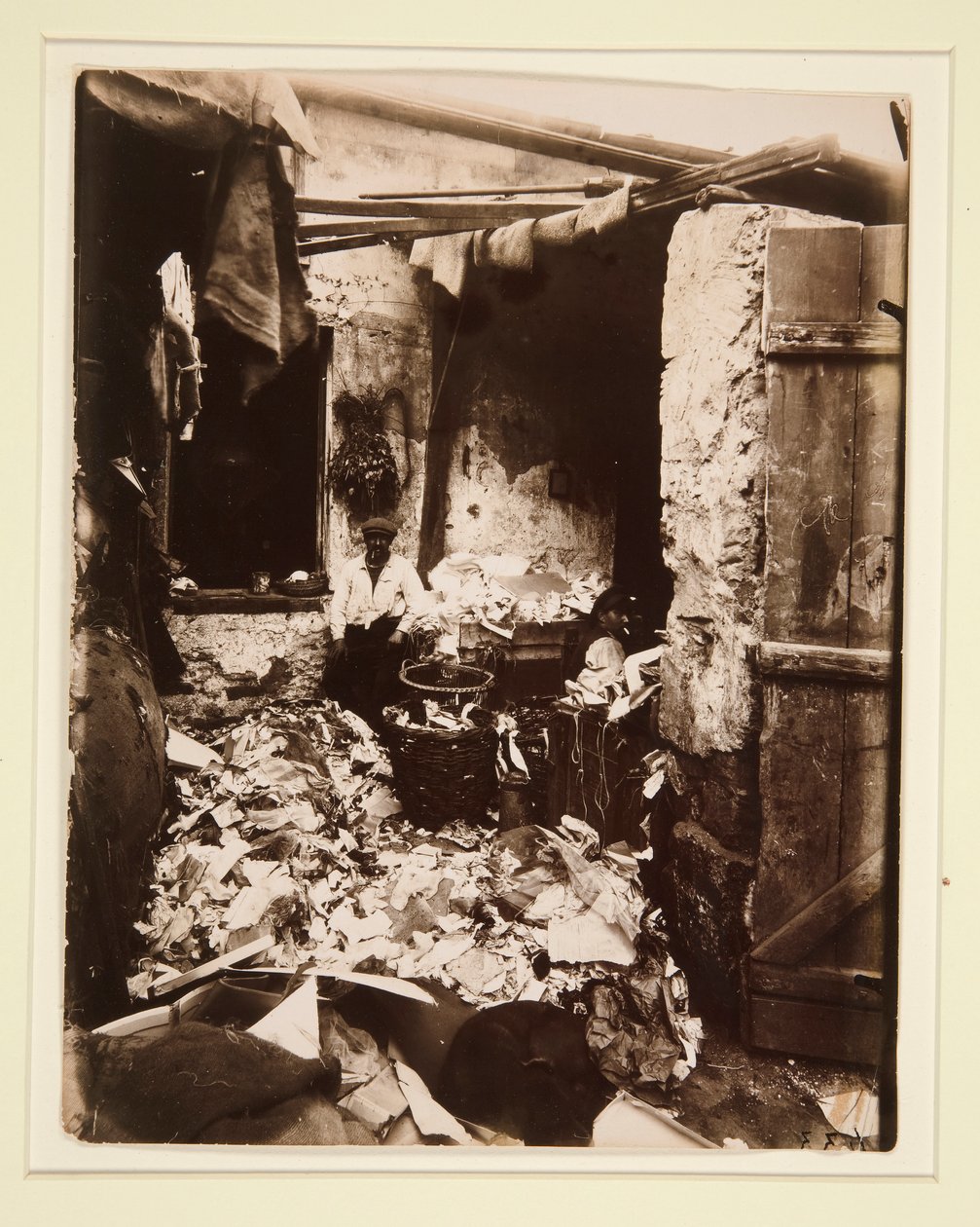 Kapı by Eugène Atget