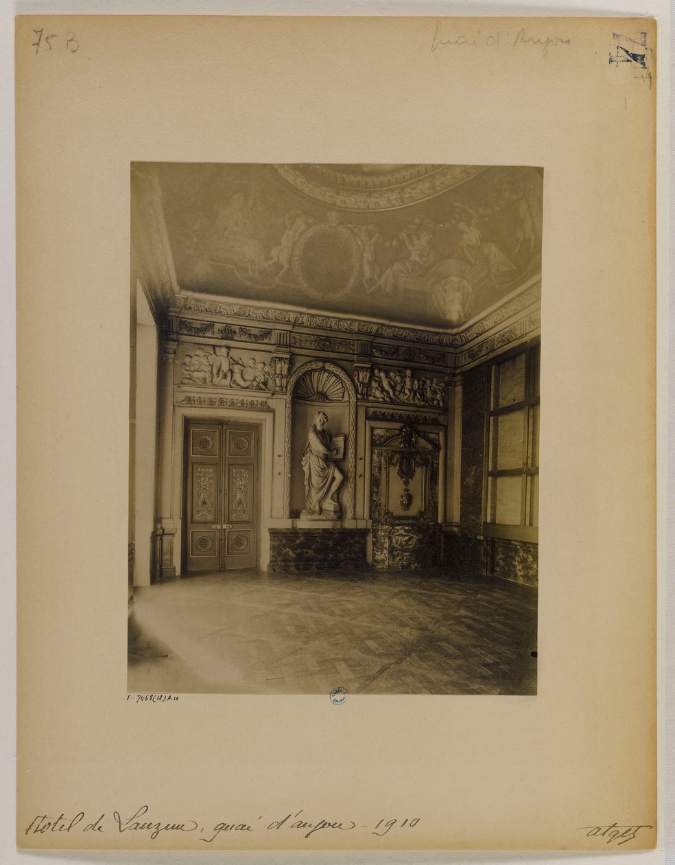 Oturma odası, iç mekan, Lauzun oteli by Eugène Atget