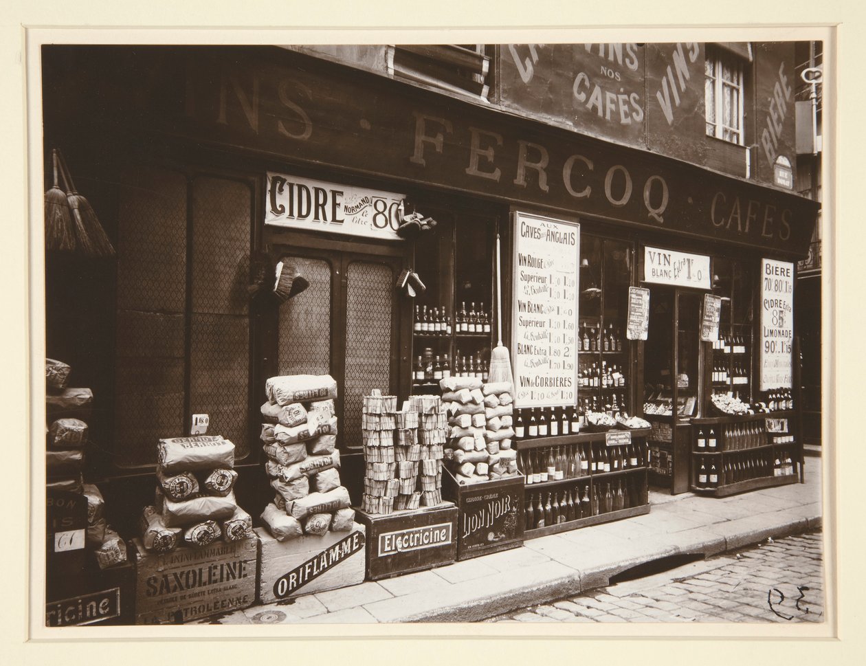 Mağaza Önü by Eugène Atget
